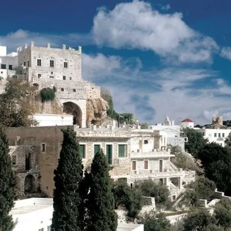 Traditional Stone House With Panoramic Mountain View Holiday home *