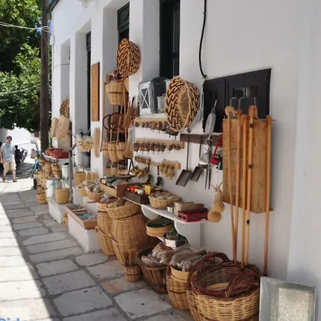 Traditional Stone House With Panoramic Mountain View Aperathos