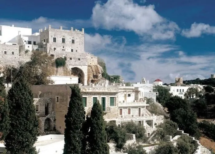 Traditional Stone House With Panoramic Mountain View Holiday home *