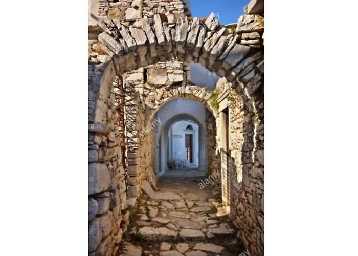 Traditional Stone House With Panoramic Mountain View Aperathos